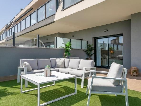 Luxury apartments in Gran Alacant with sea views and beach access